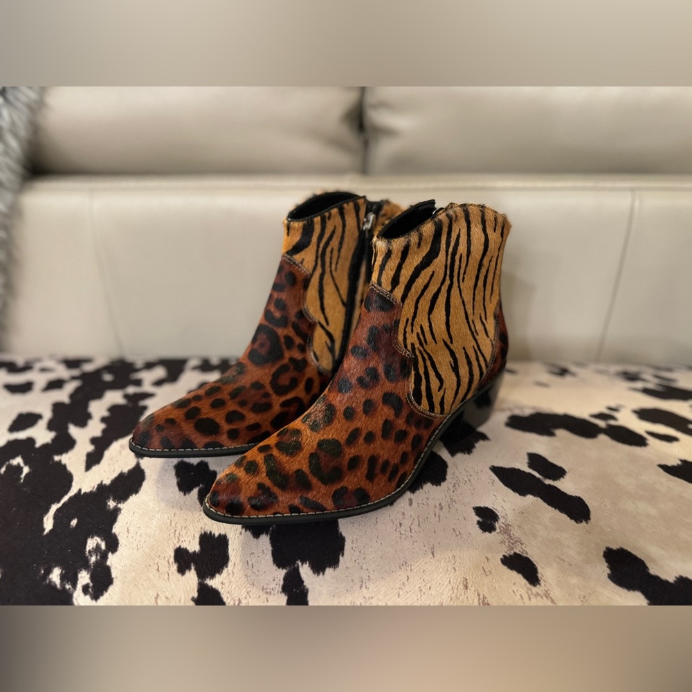 New with box! Never worn Vicenza animal hair and genuine leather booties